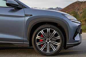 Летние шины Michelin Pilot Sport EV станут комплектовать новые BYD Sealion 7